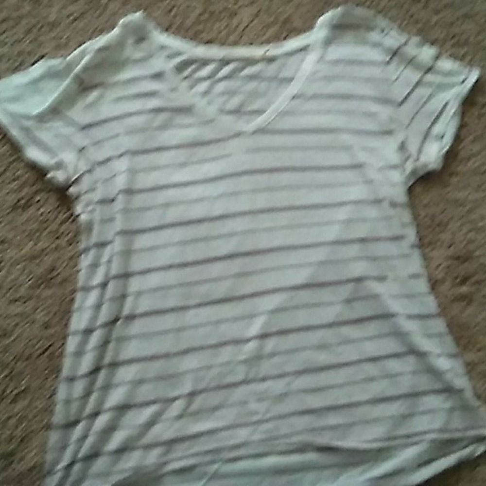 Beautiful Lavender and White Athleta shirt